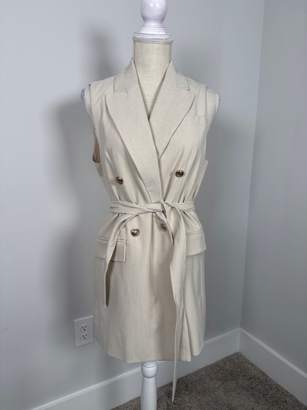 Christian Siriano Cream Sleeveless Trench Vest with Belt